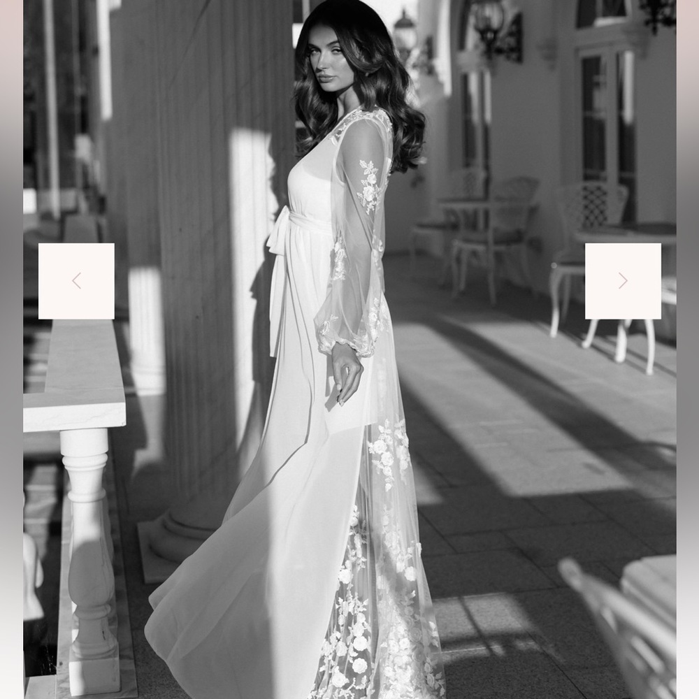 Le Rose Amara bridal robe